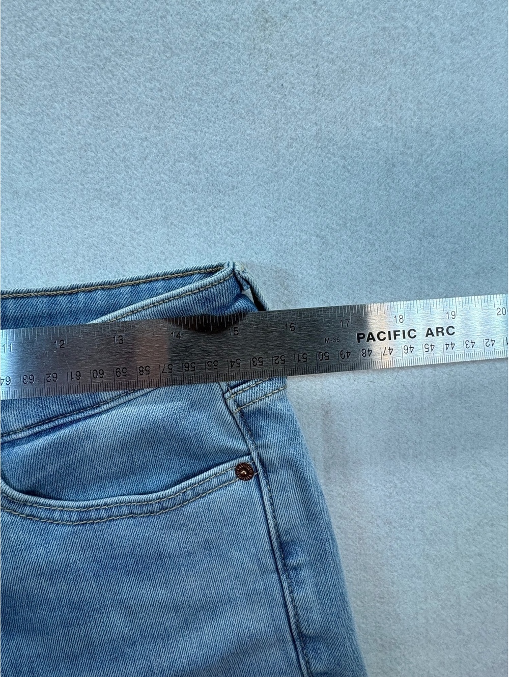 Old Navy Women’s High-Rise O.G. Straight Built-In Warm Jeans Size 8 - Picture 3 of 8